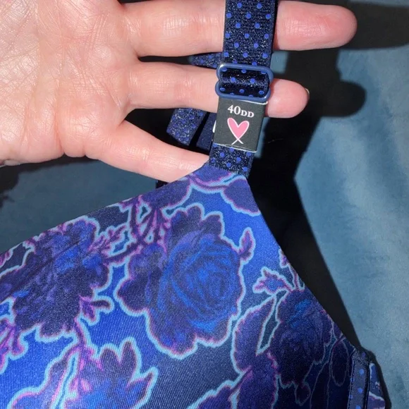 Victoria's Secret Navy Floral Bra - Picture 2 of 6